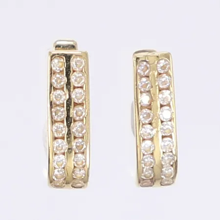 Ett par örhängen med vita stenar, 12x0,8mm, 14K Vikt: 1,8 g