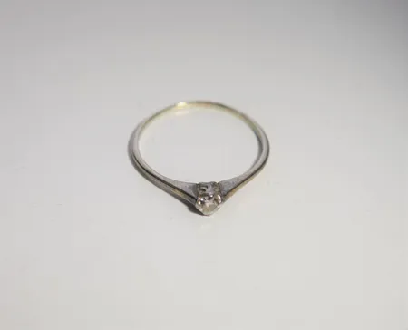 solitär m sten 18k 1,2 gr Ø 17,25 mm Vikt: 1,2 g