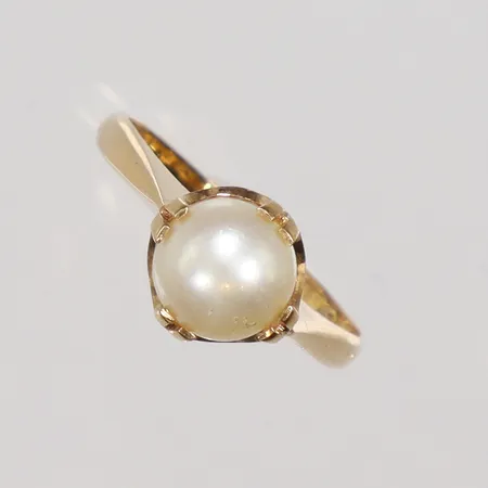 Ring med odlad pärla stl 16 bredd 1-8mm, ESM (Svedboms), Vetlanda 18K Vikt: 2,7 g