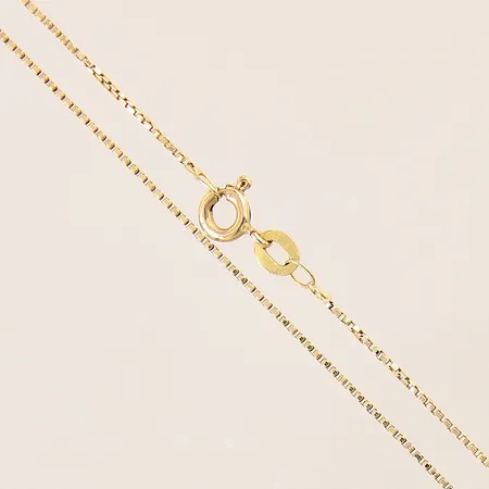 Kedja Venezia, längd 42cm, bredd 0,8mm, ojämnheter, 18K  Vikt: 2,2 g