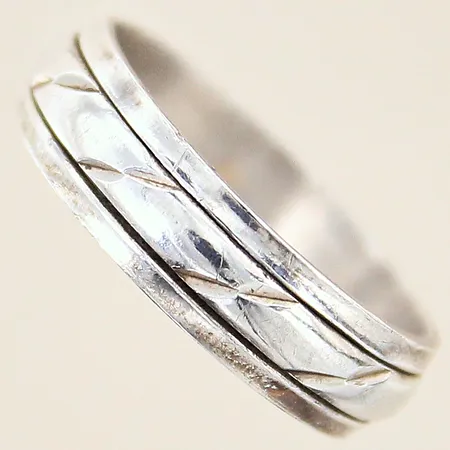 Ring, stl: 20½, bredd: 3,2mm, silver 925/1000 Vikt: 4,8 g