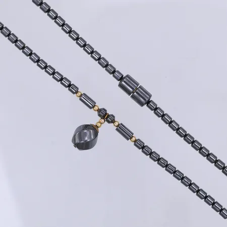 Collier, hematit, 41cm, hängdel 20mm, lås & kulor i metall Vikt: 0 g