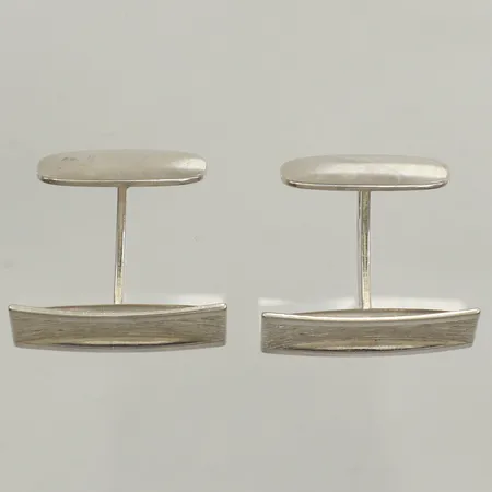 Ett par manschettknappar, längd 11mm, bredd 23,3mm, silver 830/1000  Vikt: 8 g