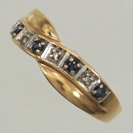 Ring, blå och vita stenar, stl 16½, bredd 1,5-5,6mm, GHA, 18K Vikt: 2,5 g