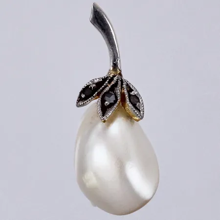 Hänge med odlad pärla samt rosenstenar, defekt saknar ögla, längd: ca 1,5cm, 18K Vikt: 0,9 g