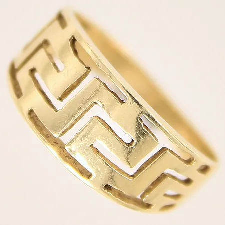 Ring med meanderdekor, stl 17, bredd 3-8mm, 14K  Vikt: 3 g