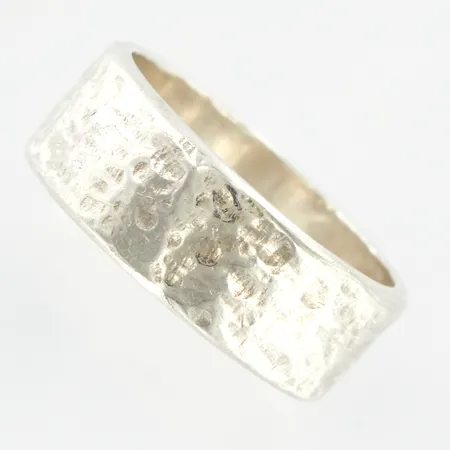 Ring stl 17½, bredd 7,5mm, silver 925/1000 Vikt: 5 g