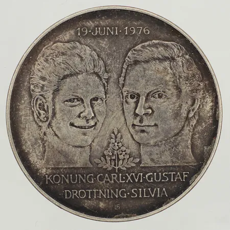 Minnesmynt, 50kr, Ø36mm, Det Kungliga bröllopet, Konung Carl XVI Gustaf Drottning Silvia -19 Juni 1976, 925/1000 silver  Vikt: 27,2 g