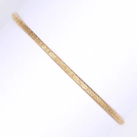 Armring med präglad dekor, Ø7cm, bredd 3mm, något ojämn i formen, 18K Vikt: 5,8 g