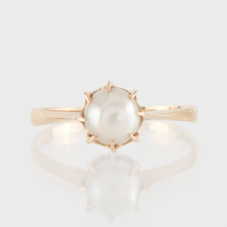 Ring med pärla, ojämn form, storlek 17 mm, bredd 1.1-7.7 mm, 1.7 gram. Vikt: 1,7 g