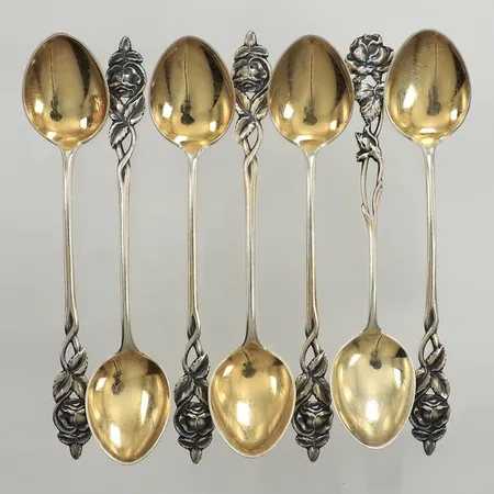Sju skedar med floral dekor, längd 12cm, delvis förgylld, gravyr, slitage, 813/1000 silver  Vikt: 76,2 g
