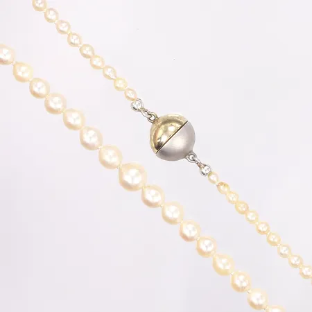 Pärlcollier med odlade sötvattenpärlor, doserat, 44cm, bredd 3-7mm, lås i silver 925/1000, magnetisk låsmekanism Vikt: 0 g