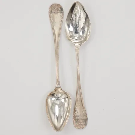 2 Kaffeskedar, modell Gammal fransk, 13cm, bucklor, gravyr, silver,  Vikt: 15,5 g
