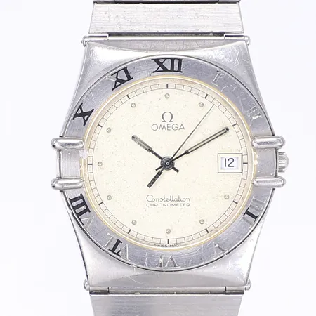 Herrur Omega Constellation Manhattan, Ø33mm, quartz, nr 1980136.3980864, ETA 255.411, boettnr 1422, stål, viklås, slitage, emalj i index bortnötta, missfärgad urtavla