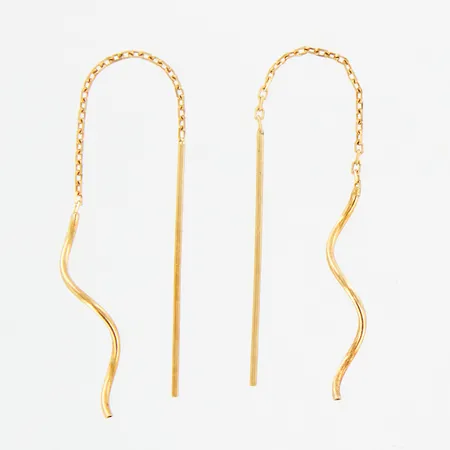 Ett par örhängen, total längd ca 7,5mm, 18K Vikt: 0,7 g