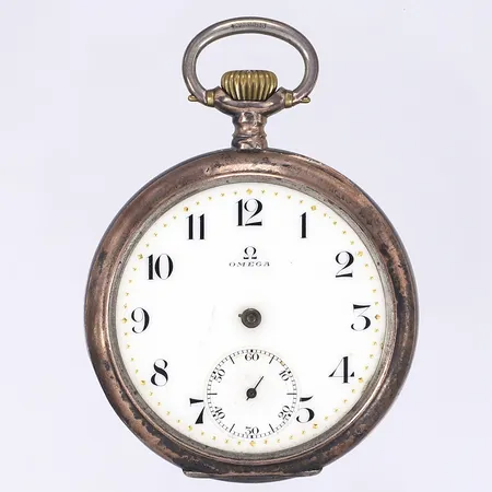 Fickur Omega, Ø51mm, verknummer 5029373, boettnummer 5874225, defekt, saknar visare och glas, går ej att stänga ordentligt, boett och innerboett i silver 800/1000 Bruttovikt: 89,6g