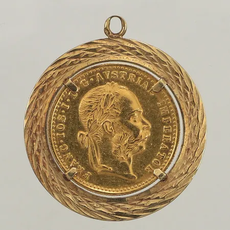 Mynt Dukat 1915, Ø20mm, FRANC IOS I D G IMP AVSTRIAE IMPERATOR. LOD ILL REX A A 1915 HVNGAR BOHEM GAL, 23,6K, ram 14K, bruttovikt 5,8g Vikt: 5,8 g