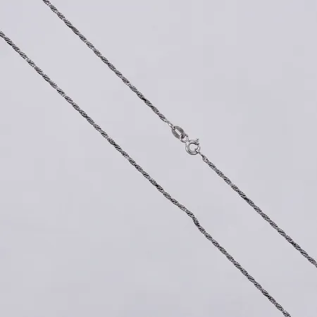 Kedja, KFS, tvinnad, längd: ca 45,5cm, bredd: ca 1mm, buckligt, 18K Vikt: 5,7 g