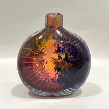 Vas, Vulcan, Göran Wärff för kosta, numrerad 47267, glas, höjd ca 19cm, repig undertill, etikett med slitage Skickas med postpaket.