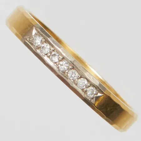 Ring, diamanter 7 x ca 0,01ct, stl 17½, bredd 3mm, tvåfärgad, 18K Vikt: 2,9 g