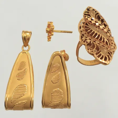 Diverse guld, defekt, 21K  Vikt: 12,5 g