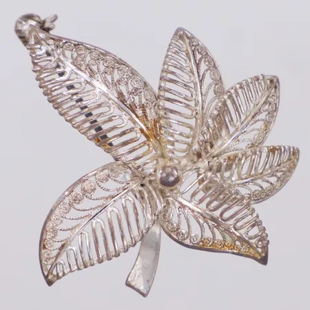Brosch, längd 4,5cm, bredd 44,6mm, 830/1000 silver Vikt: 5,6 g