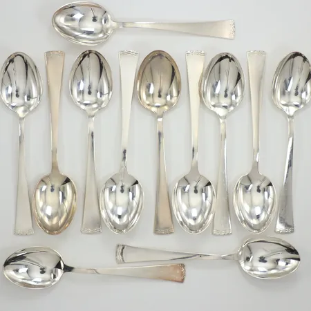 Tolv skedar, modell Diana, längd 17,5cm, kraftiga repor, tyglinda, 830/1000 silver Vikt: 551,9 g