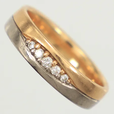Ring diamanter 2xca0,01ct+2xca0,02ct+1xca0,03ct, stl 17½, bredd 4,9mm, tvåfärgad, 18K Vikt: 5,5 g