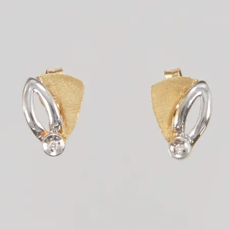 Örhängen, 10,5x7,6mm, vitguldsdetaljer, stift, 18K Vikt: 1,4 g