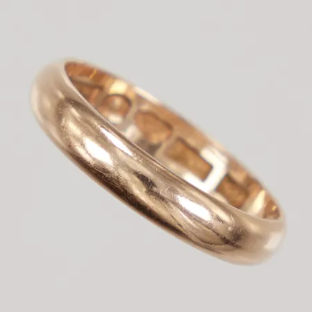 Ring, stl 19¾, bredd 4,2mm, gravyr, 18K  Vikt: 4,7 g