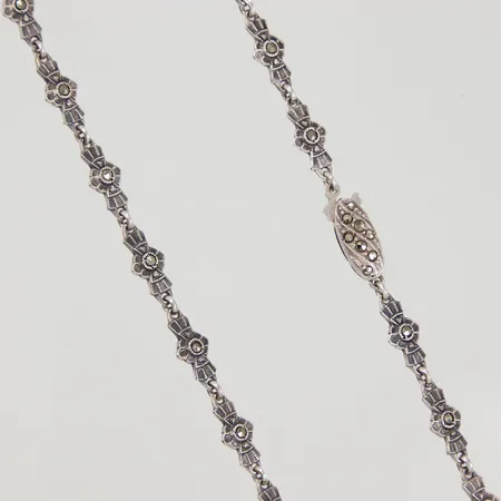 Collier, halvstelt med markasiter, ca 40cm, bredd 5,5mm, Silver 935/1000  Vikt: 13,2 g