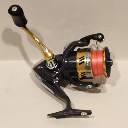 Fiskerulle Shimano Sahara 2500, repor, märken, defekt Skickas med paket.