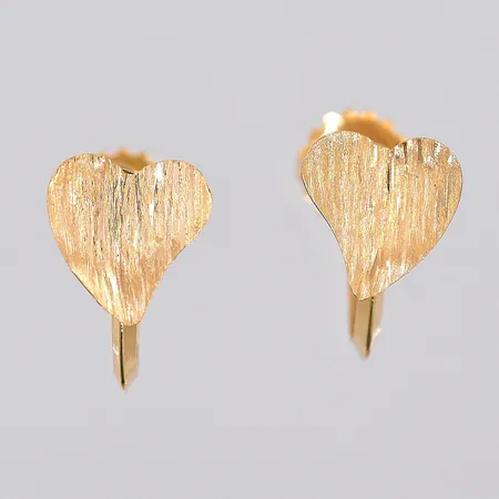 Ett par örhängen, hjärta, stl 12x8mm, skruvlås, 18K Vikt: 1,9 g