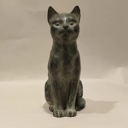 Staty katt, patinerad metall, möjligen brons, höjd 24cm, bredd 12mm, osignerad