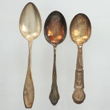 Tre skedar, gravyr, 830/1000 silver Vikt: 76,5 g