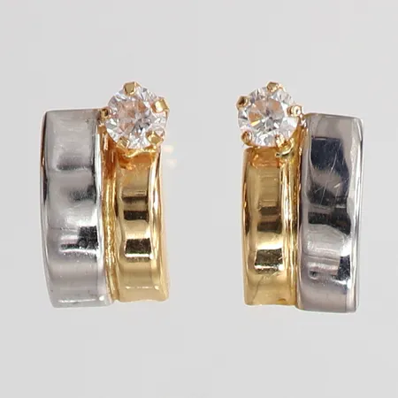 Ett par örhängen med vita stenar, 10x6mm, tvåfärgat 18K.  Vikt: 0,9 g