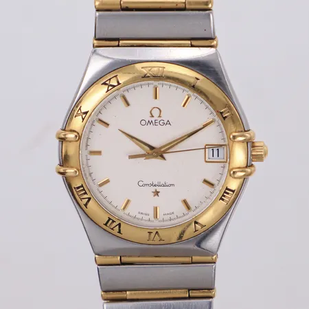 Herrur, Omega Constellation, Ø33,5mm, stål/guld, helstav, quartz, vit urtavla, safirglas, ref 12123000, serienr 57854398, inköpt Köpenhamn år 2002, manualer, slitage på ring, inga övriga tillbehör. Vikt: 0 g