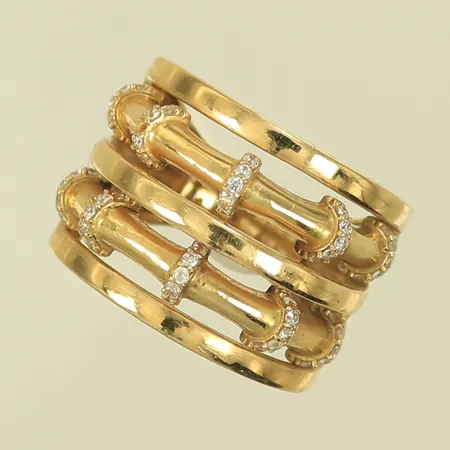 Ring med vita stenar, stl 17¼, bredd 5-16mm, 18K, 8,3g Vikt: 8,3 g