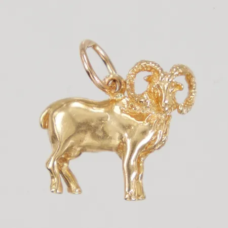 Hänge Vädur, ca 18x20mm, ostämplad 18K  Vikt: 2,5 g