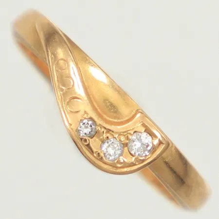 Ring, diamanter 3x ca0,01ct, stl 16½, bredd 5,3mm, 18K  Vikt: 2,2 g