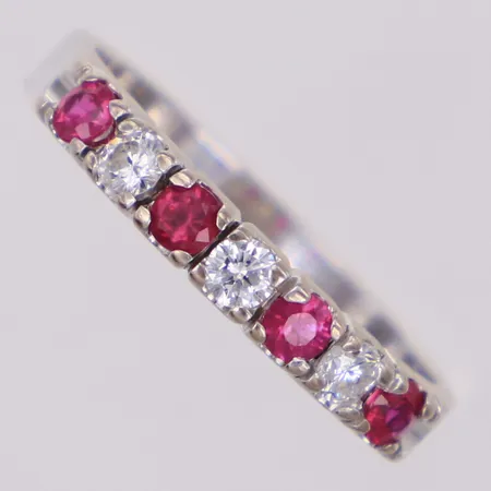 Ring med rosa safirer och briljantslipade diamanter ca 0,21ctv, Schalin, stl 17½, bredd 2,9mm, vitguld 18K Vikt: 3,1 g