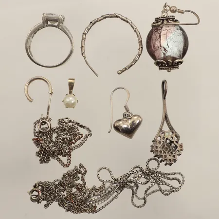 Diverse silver, defekt, saknar stenar, silver Vikt: 28,3 g