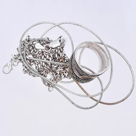 Diverse silver, 925/1000. Vikt: 22,2 g