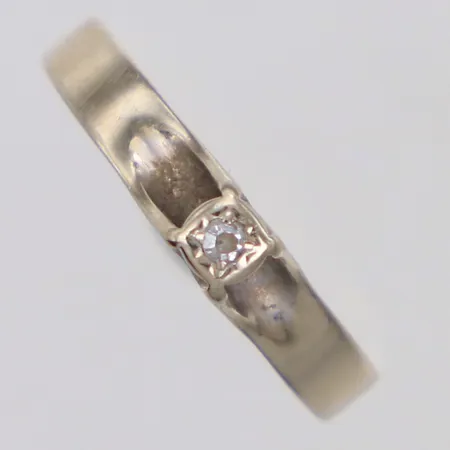 Ring med diamant 1xca0,02ct, stl 16¼, bredd2,1-3,4mm, Olof Pettersson, Stockholm, år 1977, vitguld, 18K Vikt: 1,6 g