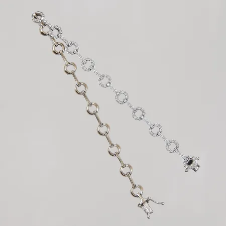 Armband med diamanter 208x ca 0,009ct totalt 1,90ctv enligt gravyr, längd ca 19cm, bredd ca 1,3 - 5,8mm, vitguld, 18K Vikt: 11,9 g