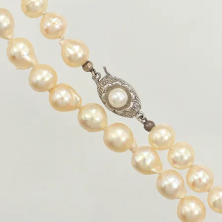 Pärlcollier odlade sötvattenspärlor, barocka, längd 45cm, bredd Ø7,6mm, lås i 835/1000 silver bruttovikt: 32,5g 