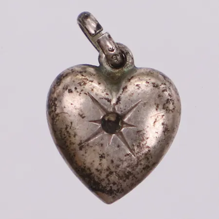 Hänge, längd 16,8mm, bredd 11,1mm, 830/1000 silver Vikt: 0,7 g