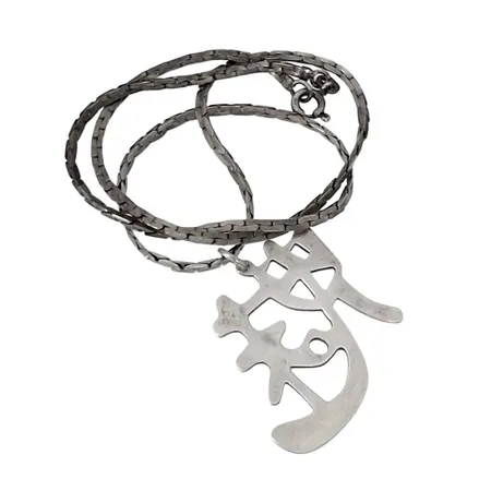 Halskedja med Hänge, silver, kedja längd 41 cm, bruksmärken/ojämnheter  Vikt: 9,3 g