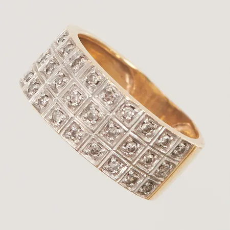Ring med stenar, Ø ca16¾, bredd: 8,2mm, 18K 5,1g.