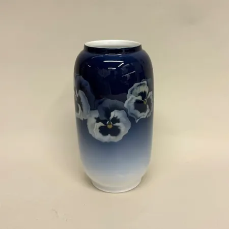Vas, styvmorsviol, höjd 21cm, Royal Copenhagen, märkt 85. 900/107, porslin